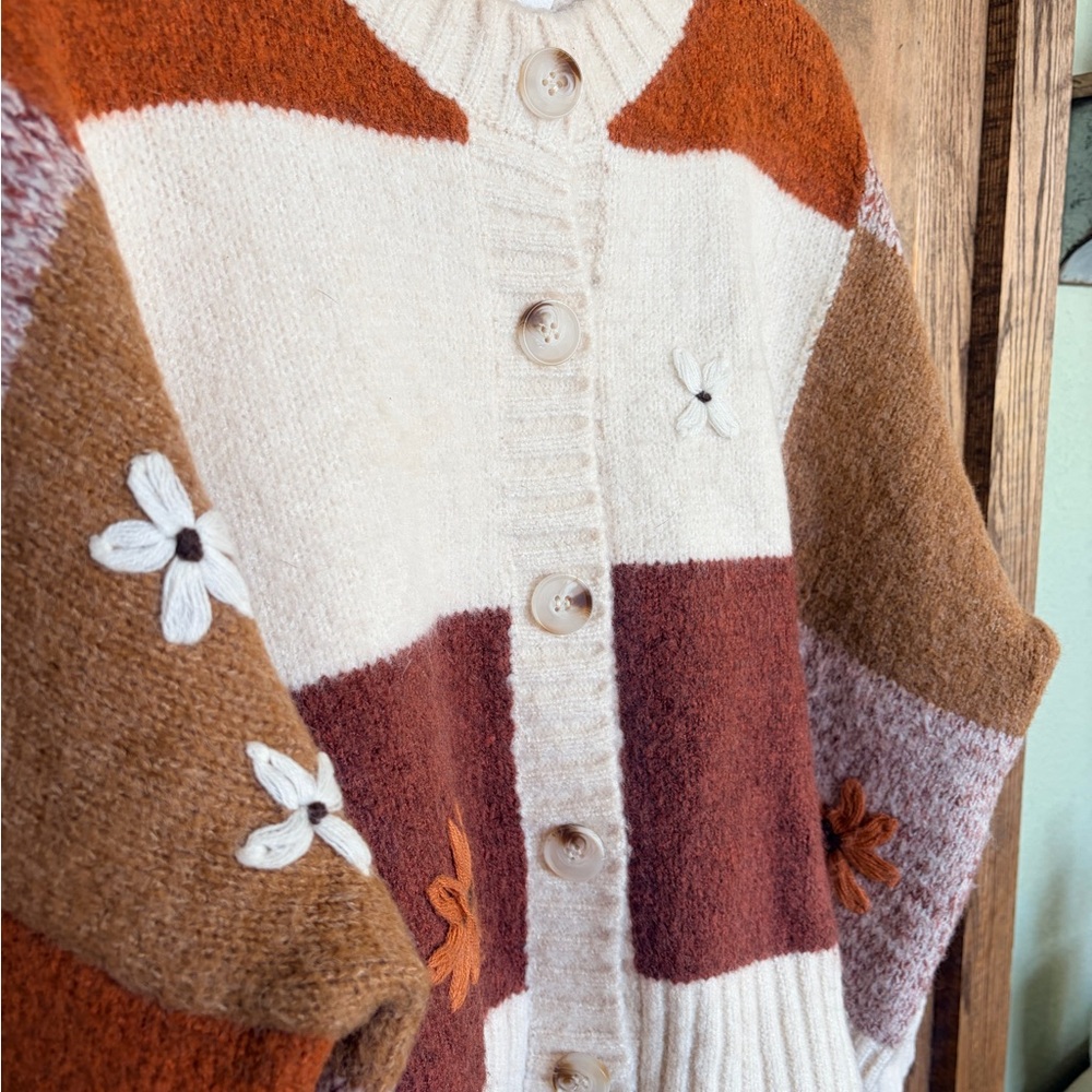 🧡Patchwork🧡 style floral knit Cardigan - Picture 4 of 7